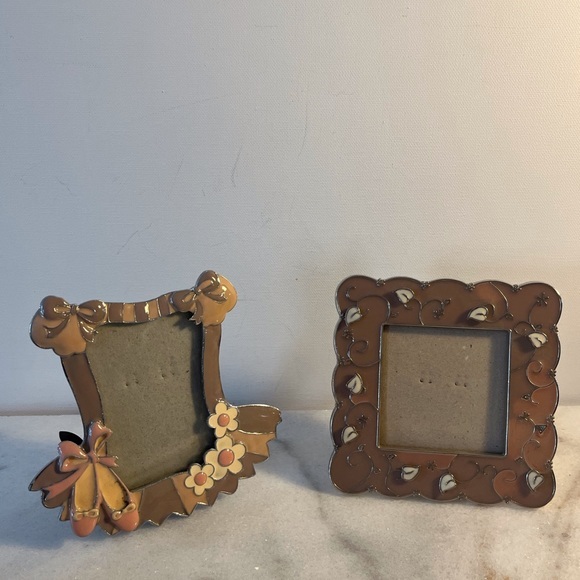 Picture Frame Enamelled dress shape and floral frame - Picture 1 of 15